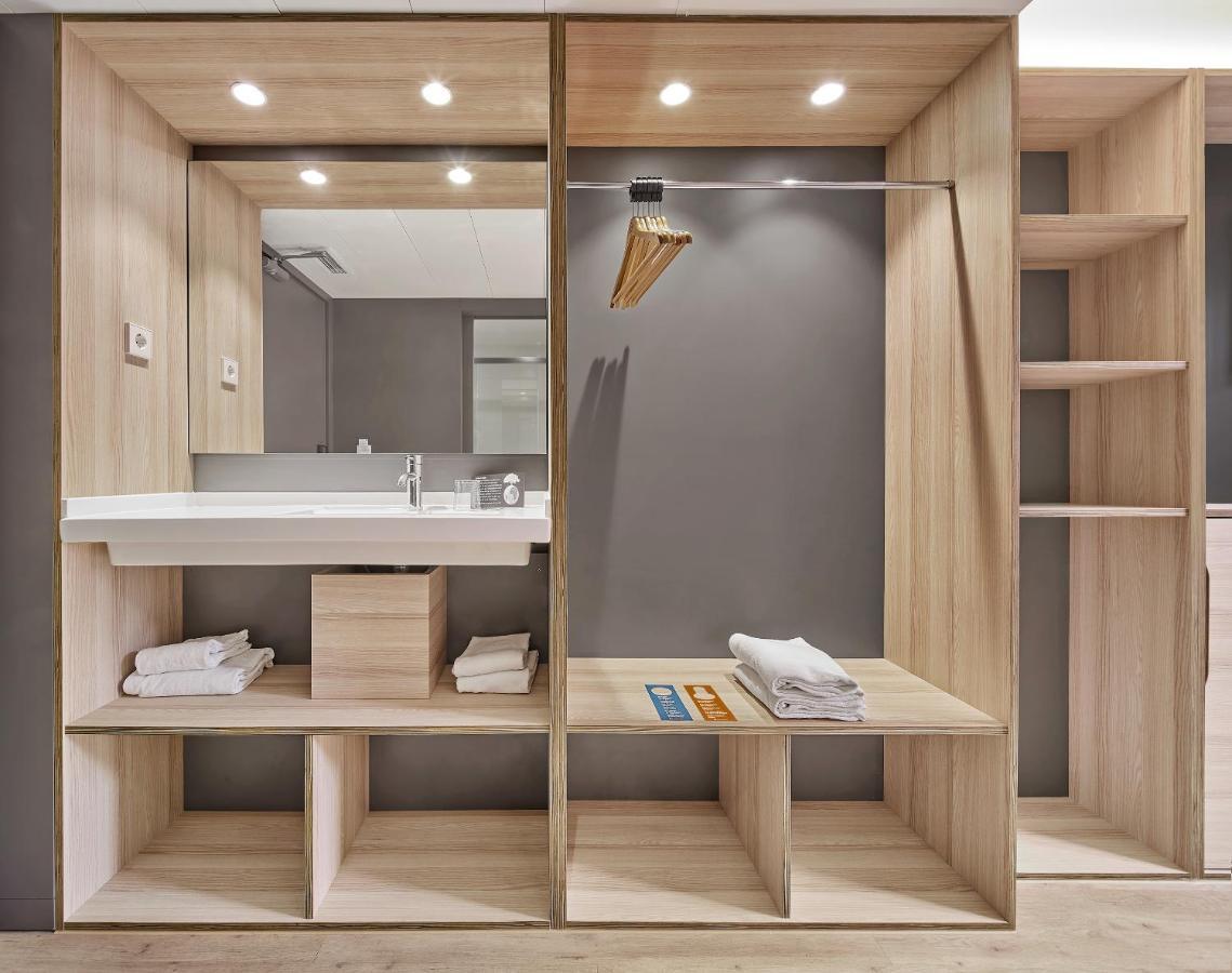 Hostal Lami Есплугес де Лобрегат Екстериор снимка