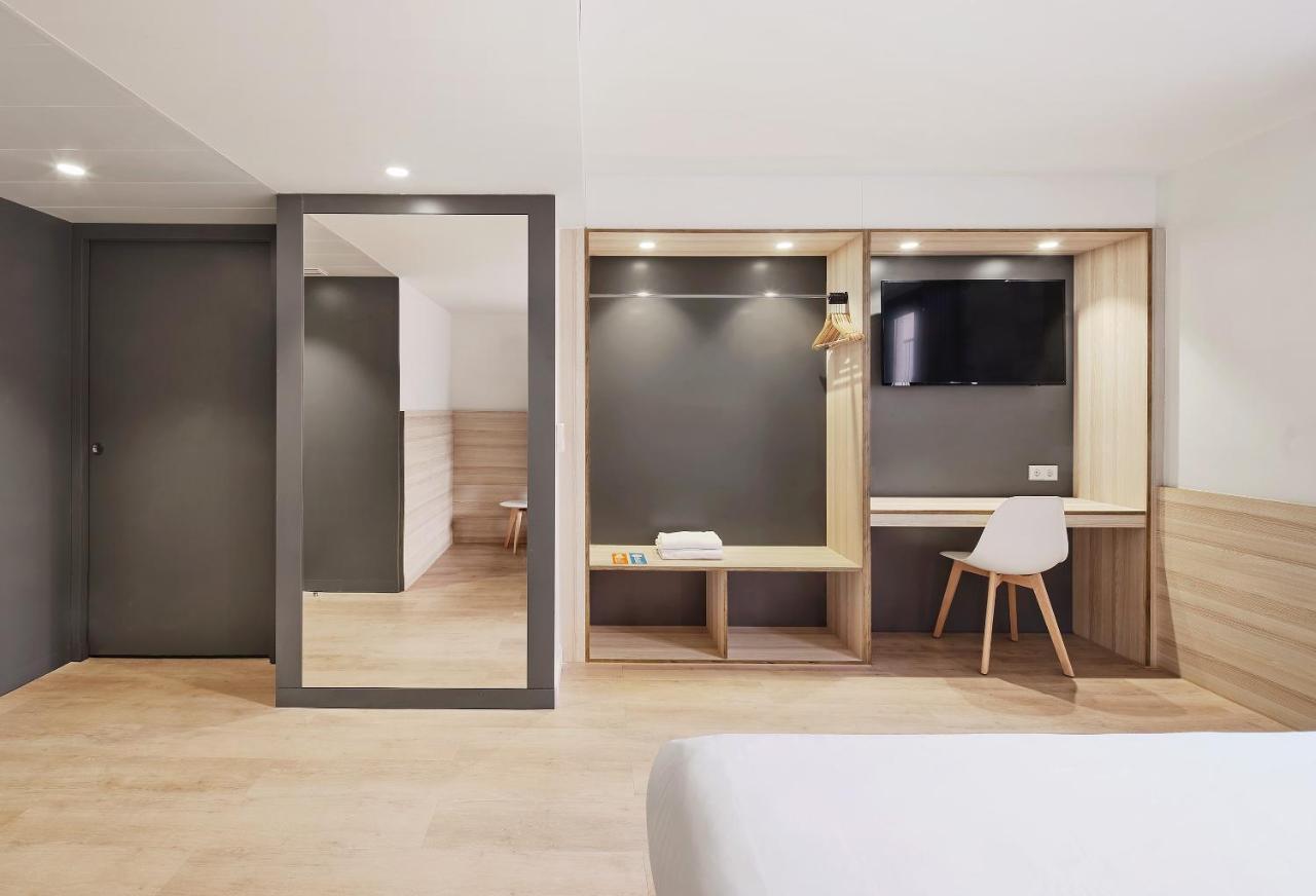 Hostal Lami Есплугес де Лобрегат Екстериор снимка