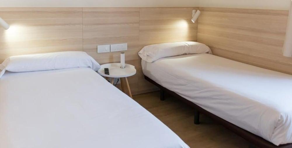 Hostal Lami Есплугес де Лобрегат Екстериор снимка
