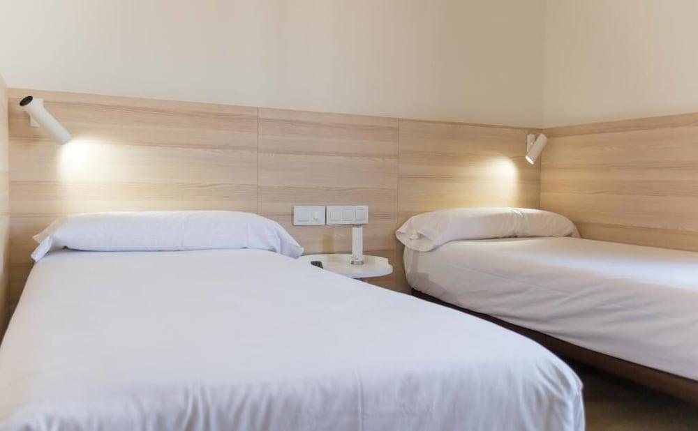 Hostal Lami Есплугес де Лобрегат Екстериор снимка
